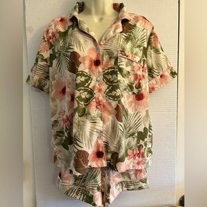 Cupcakes & Cashmere tropical button down pajama set in floral print. Sz M  M17